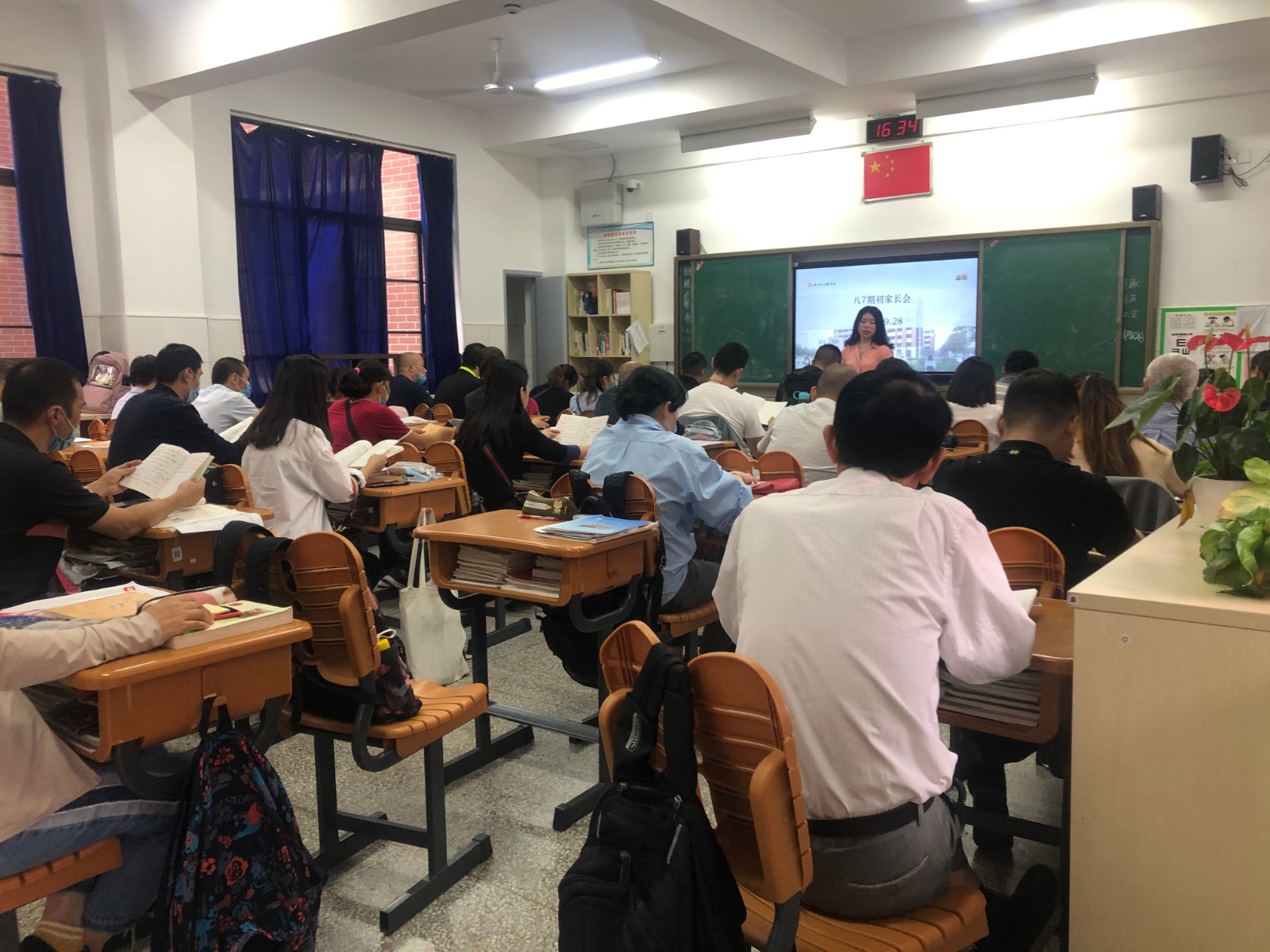 任课教师进班4.jpg