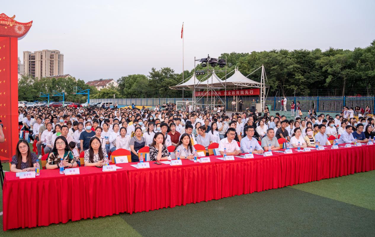 十八而志 追光而行  微信_html_41023632.jpg