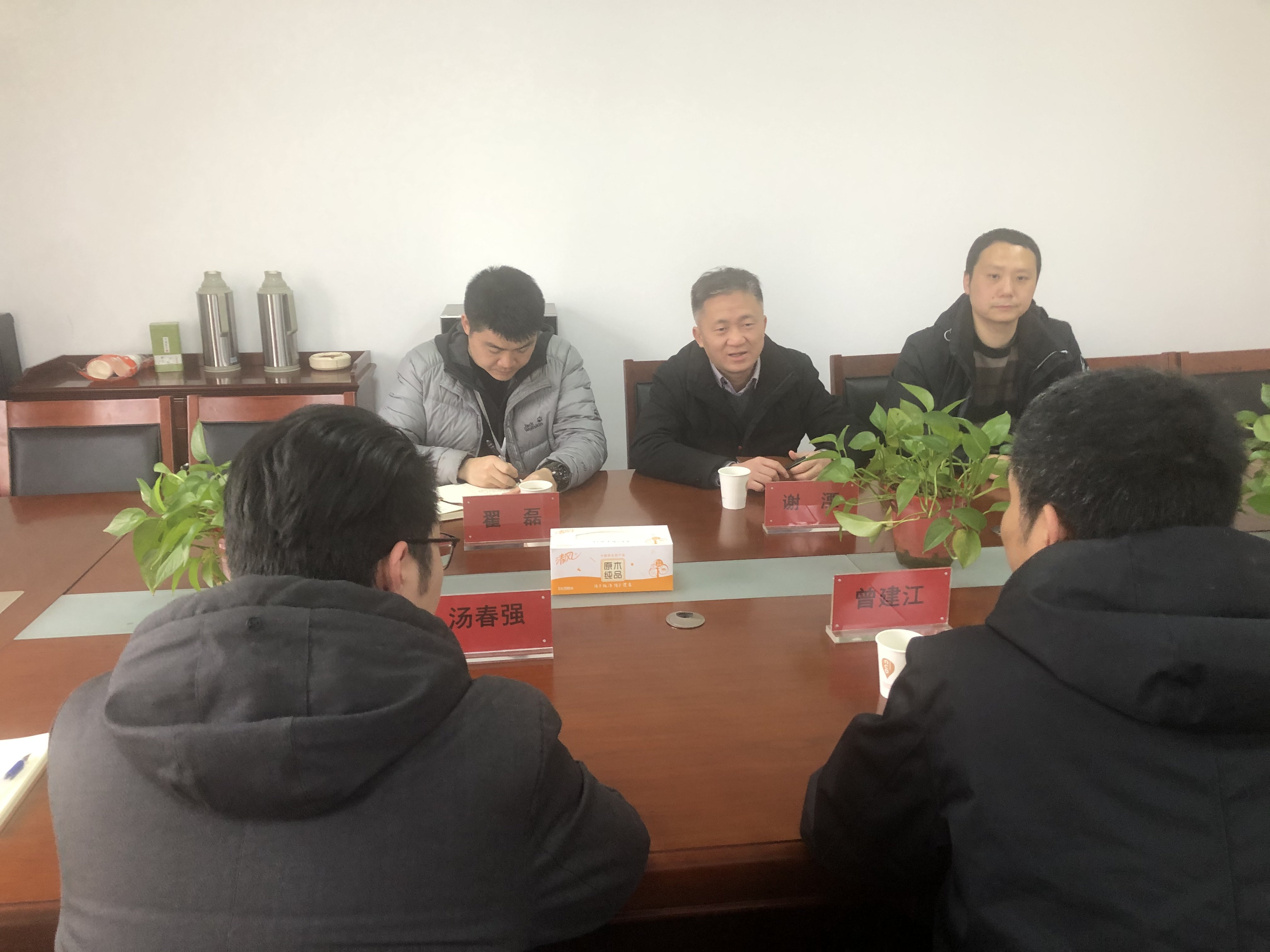 航空学会、科协领导莅临新港中专（改）_html_m12f9b21a.jpg