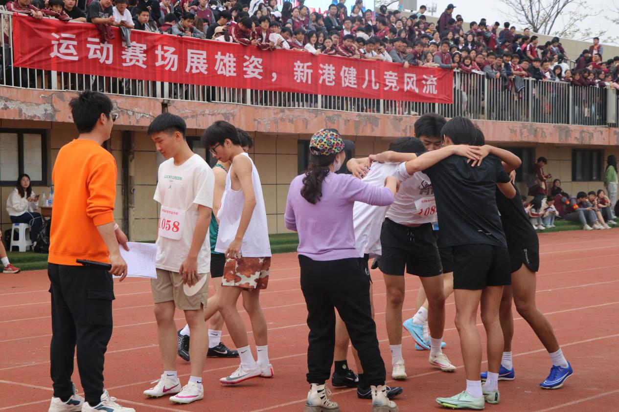 第四十九届春季运动会_html_2e32b558.jpg