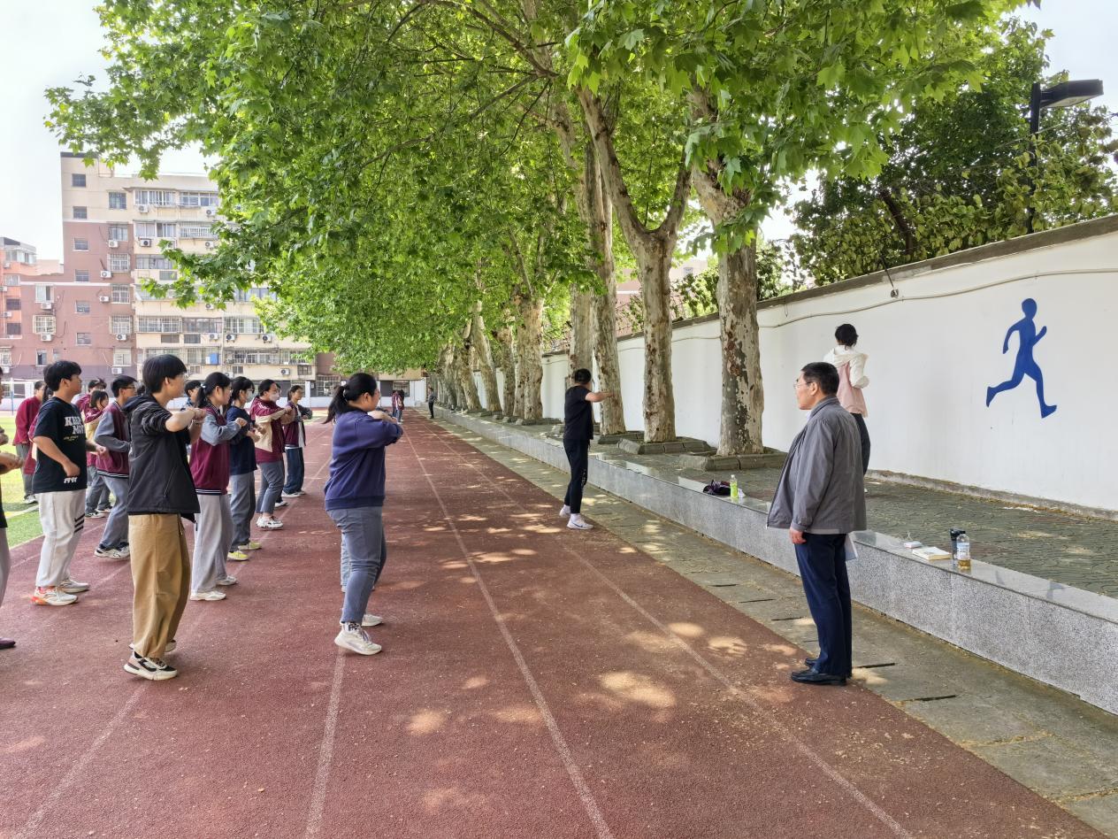 4月份区督导报导_html_4a7294ea.jpg