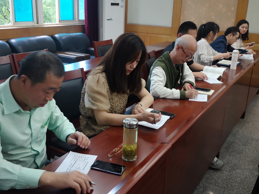 迈皋桥校区党支部召开发展党员大会_html_m3ce62a31.png