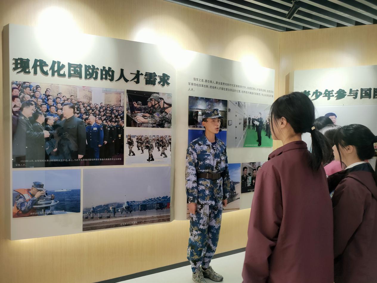 5月21日 栖霞行知行通讯稿   学生到南京信息职业技术学院国防教育馆参观学习_html_m15f87b69.jpg