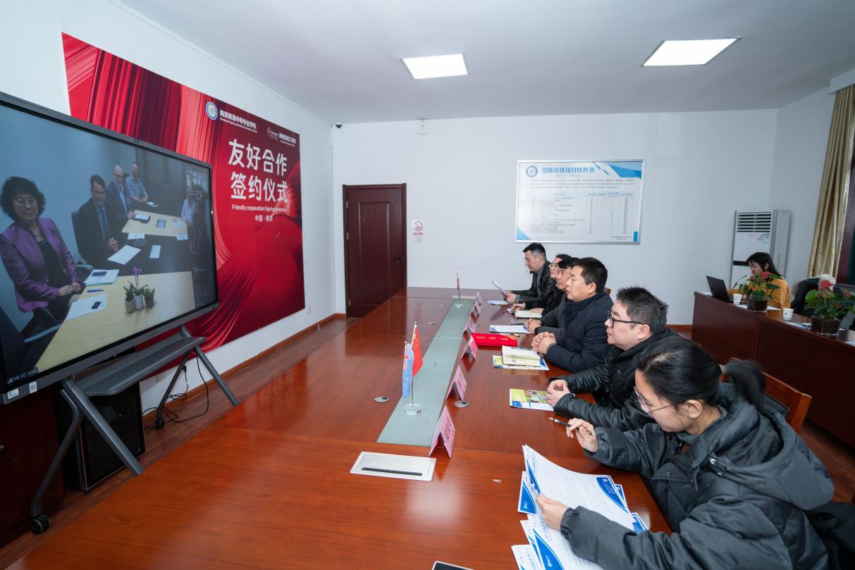 12月22日  新港中专&澳大利亚桑瑞亚签约新闻稿V1_html_b4b5670.jpg