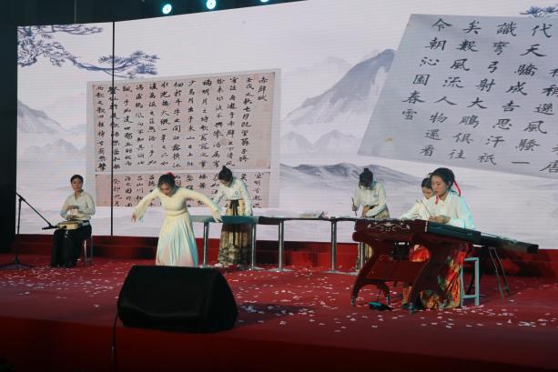 匠心向未来  2024年庆元旦展演暨表彰典礼_html_m4df54e92.jpg