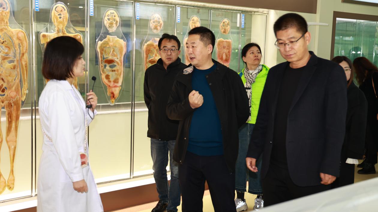 栖霞职教一行到湟中职教中心交流考察_html_228acaf1.jpg