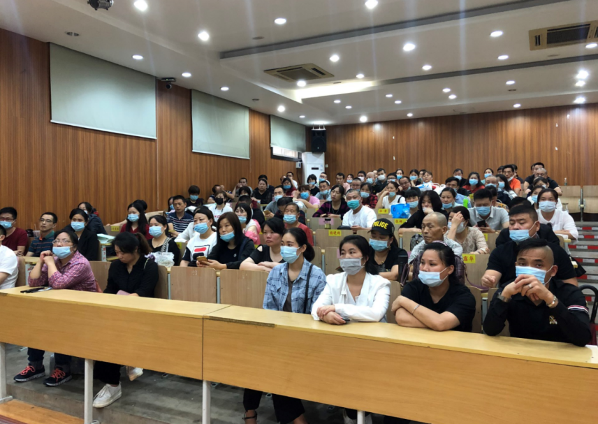 综高家长会 通讯稿1_html_m3f995e4d.png