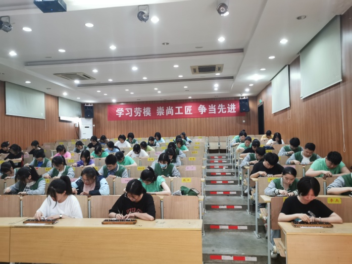技能节通讯稿（改）_html_m4750afc3.jpg