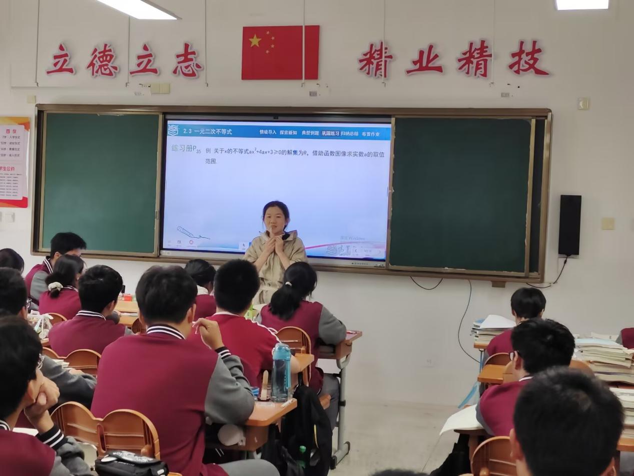 推门听课促成长 把脉课堂助提升_html_155042d1.jpg