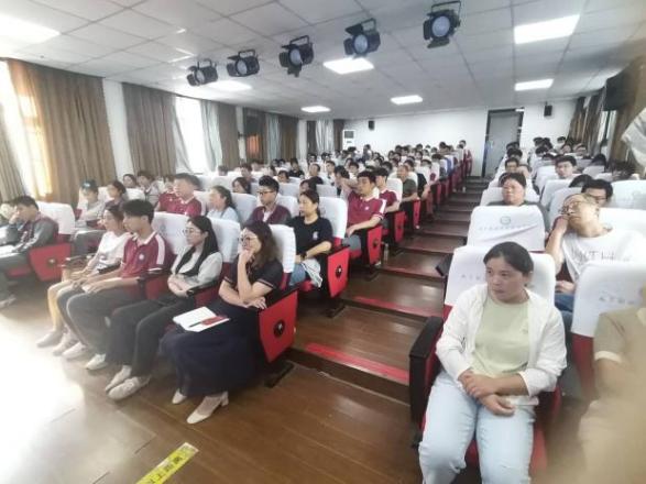 22综高家长会_html_58e67907.jpg