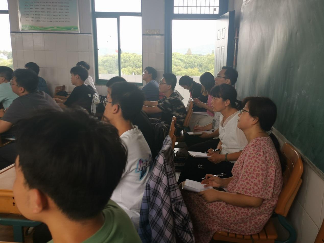 开学第一课  亮出新态度_html_724c2c82.jpg