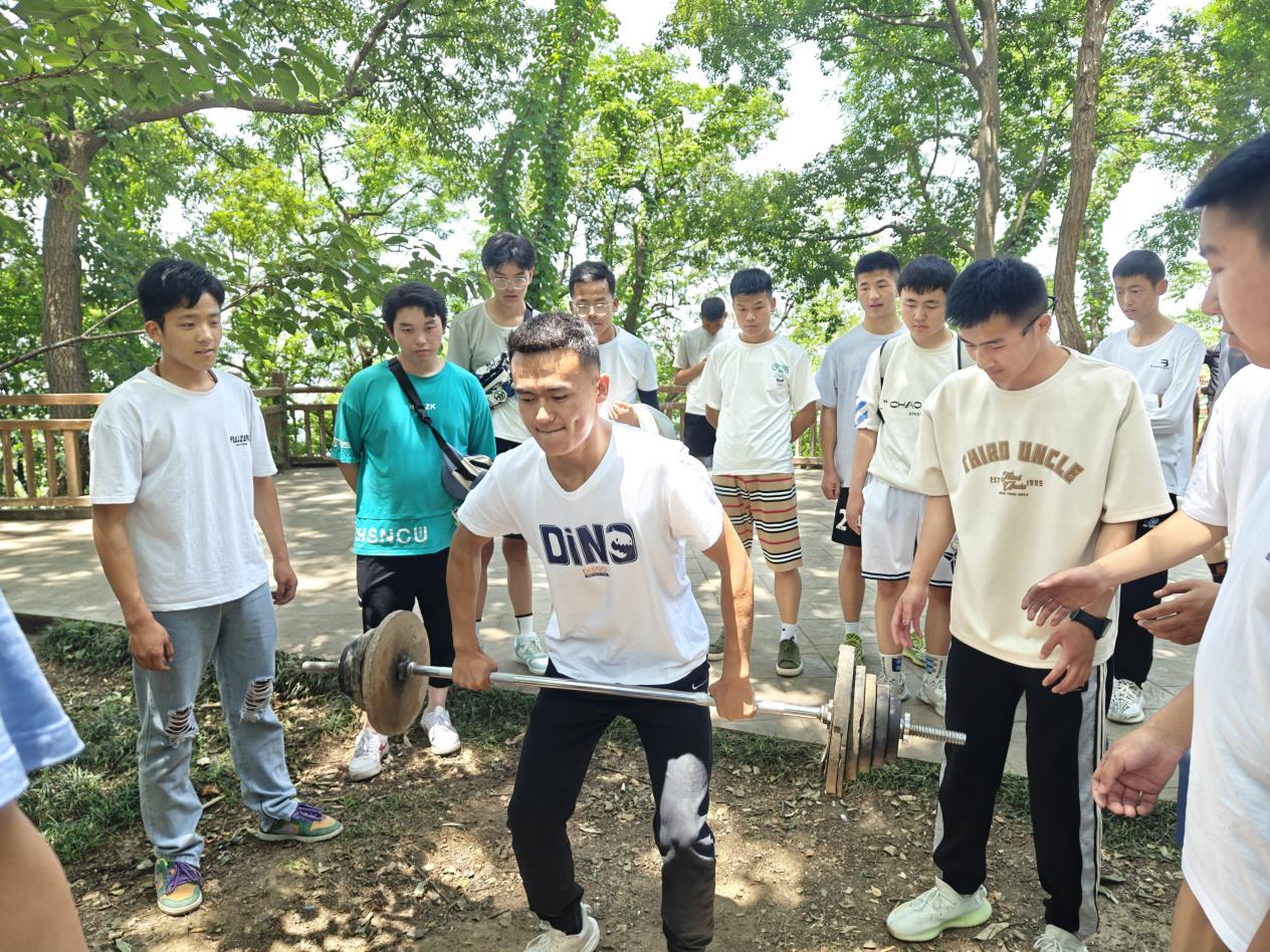 万事皆平淡 唯登紫金山-21物联网青海班登山主题活动_html_m5f048d8c.jpg