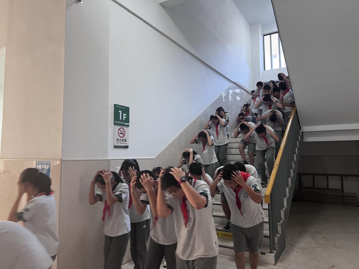 2024.9.11消防安全疏散演练新闻稿-文澜路校区_html_m186983f2.jpg