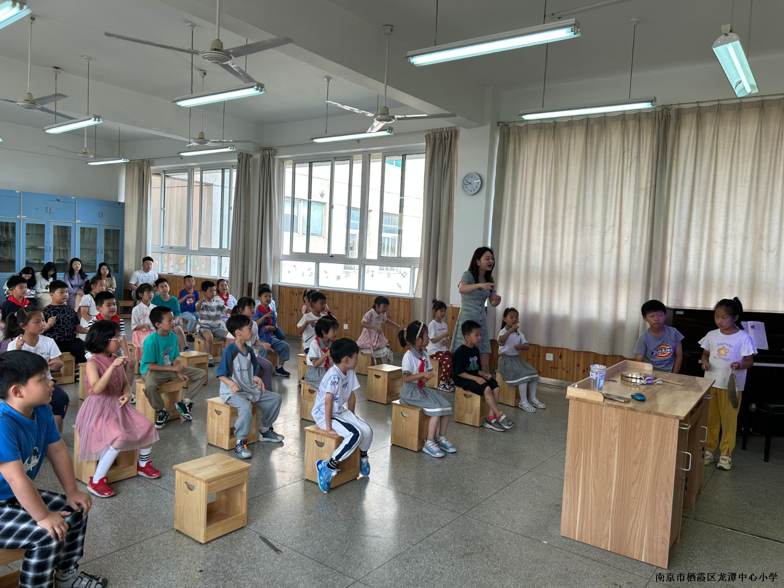 【灵美龙小】游戏进课堂，美育促成长