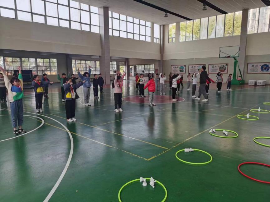 【灵美龙小·江畔体育】龙潭中心小学江畔人家分校体育组3月份教研活动_html_m7951bc2.jpg