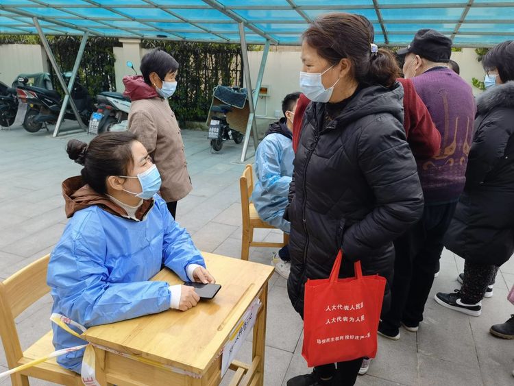 【江畔先锋·特色活动】同心抗疫,龙潭中心小学江畔人家校区教师积极参加抗疫志愿服务_html_m4aa78017.jpg