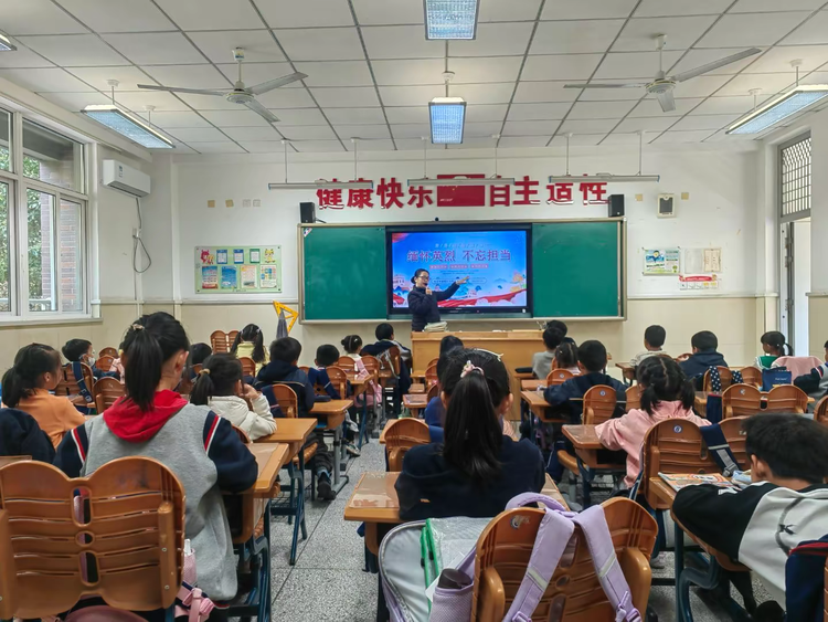 2025.4.2忆清明 缅先烈 思奋进——龙潭中心小学开展“我们的节日•清明”系列活动_html_m652e17db.png