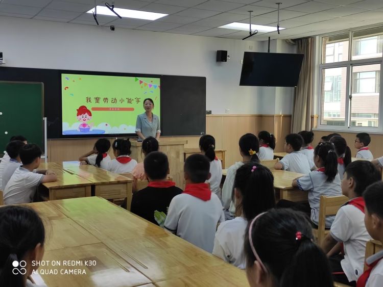 【灵美龙小】家校共育 携手同行——龙潭中心小学校外劳动辅导员进校园活动_html_218636d3.jpg