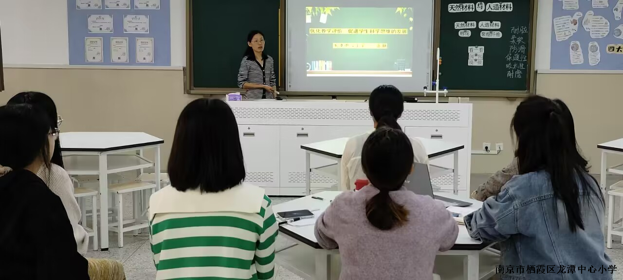 6、张静讲座图.jpg