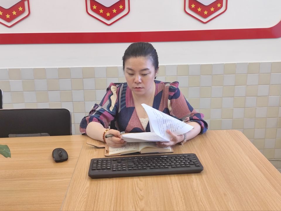 江畔先锋6月书记党课_html_m39c890af.jpg