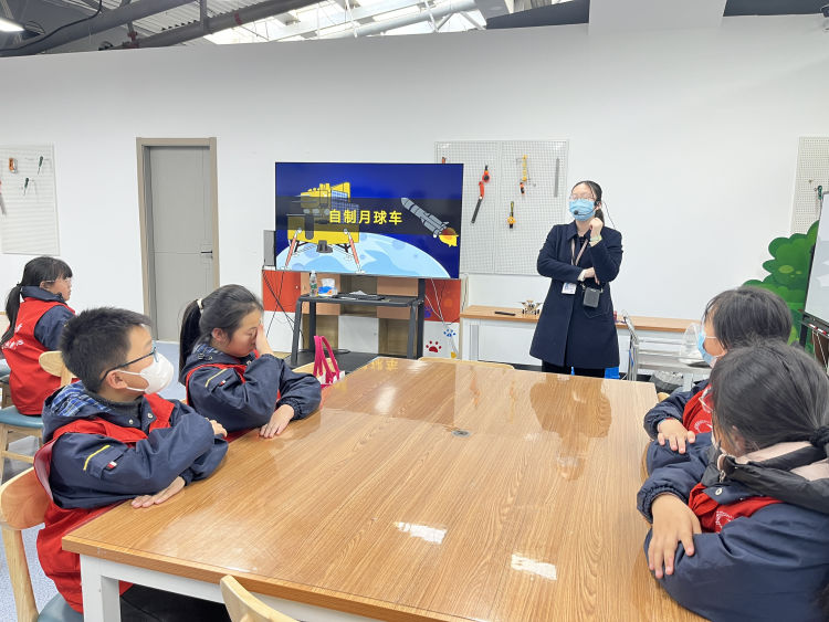 【江畔先锋·团队活动】童心探奥秘，科学启智慧——龙潭中心小学江畔人家分校少先队员代表走进南京科技馆_html_6056728d.jpg