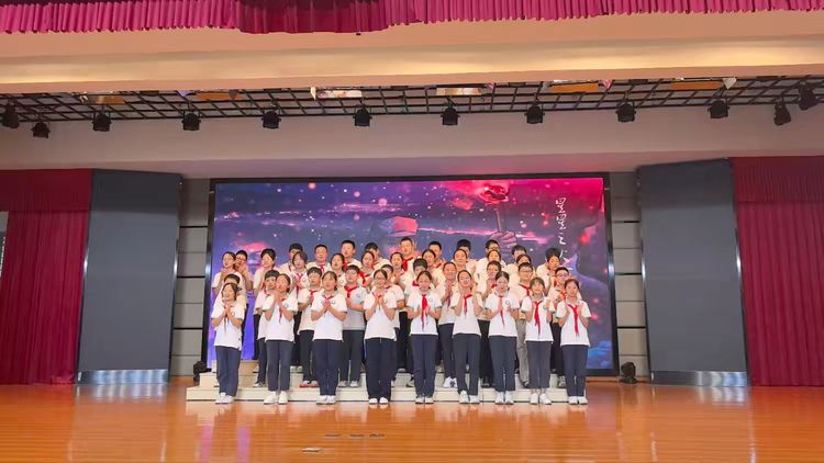 2025.9.29童声颂祖国 薪火永相传——龙潭中心小学开展“红领巾爱祖国”校园朗诵比赛_html_3e01f30c.jpg