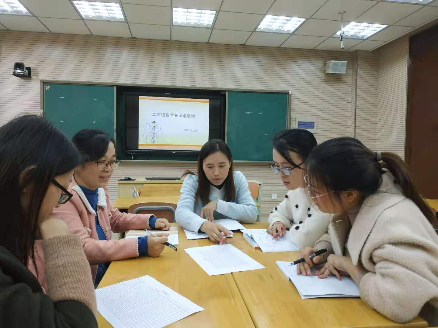 【灵美龙小】聚焦课堂  提升质量 