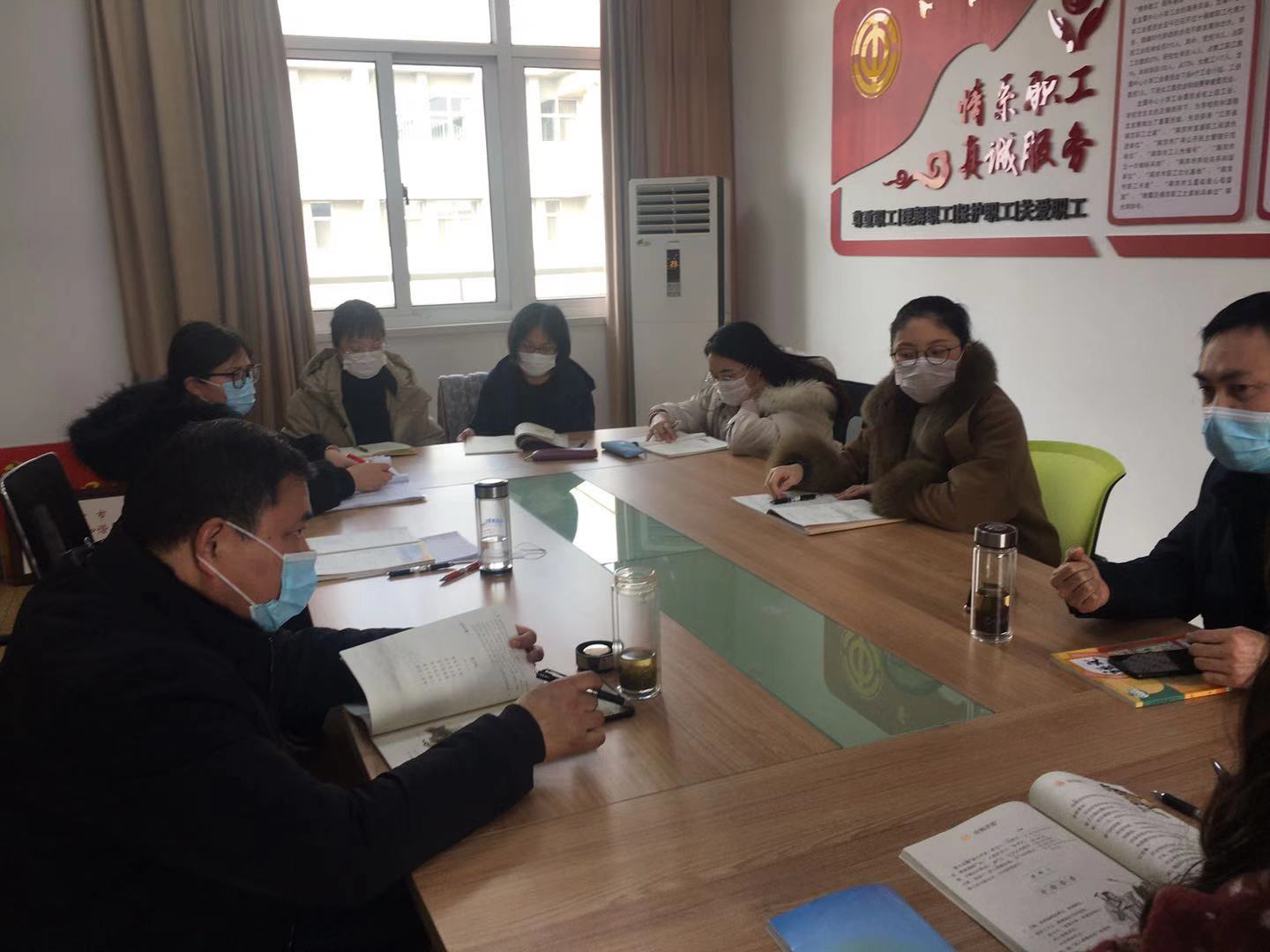【灵美龙小】凝聚智慧，奋力前行