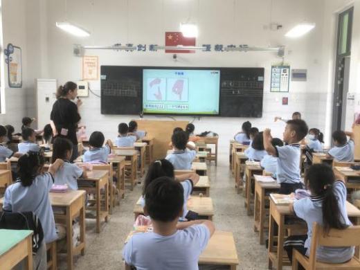 220930双向奔赴 科学衔接——栖霞幼儿园大班教师观摩小学活动_html_m7da91067.jpg