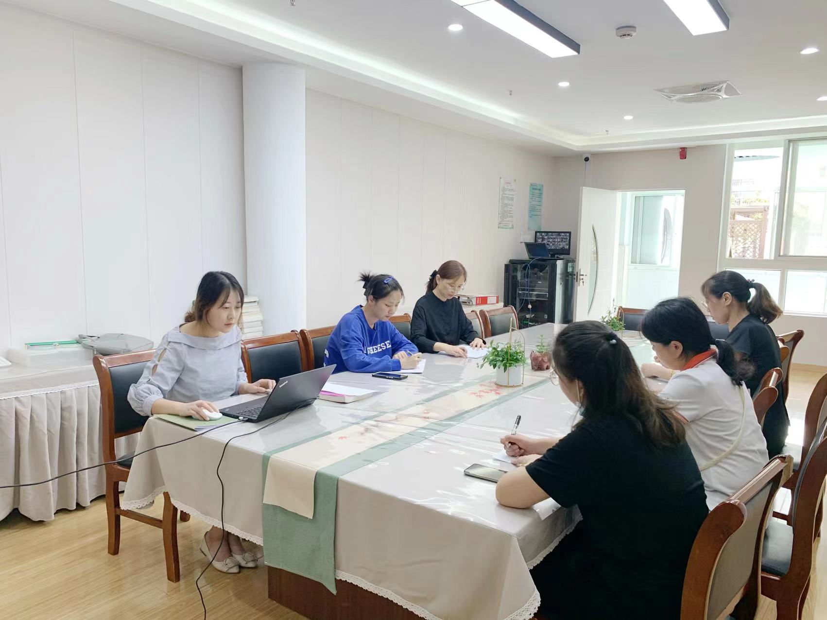 220923善思乐学 “语”你共享——栖幼红枫园语言领域教研活动（一） （有图）_html_3f199016.jpg