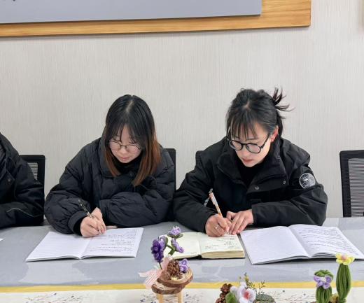 241220沉浸式共读，探秘幼儿有价值学习情境——栖霞幼儿园翡翠天悦园社会领域组教研活动_html_2527dbb9.jpg