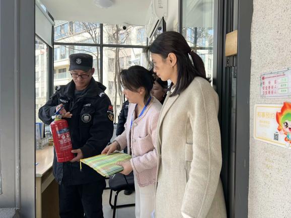 240322督导进园 牢筑安全——栖霞幼儿园翡翠天域园三月“校园消防安全”专项督导_html_m601cd793.jpg