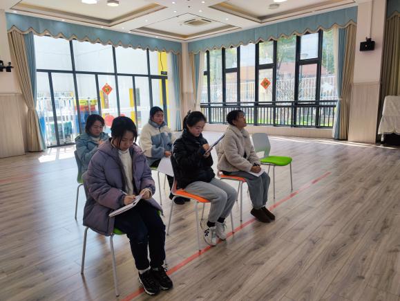 220223优化班级环境  促进幼儿发展——记栖霞幼儿园石埠湾园业务学习活动 陈文萍_html_7da1a1d6.jpg