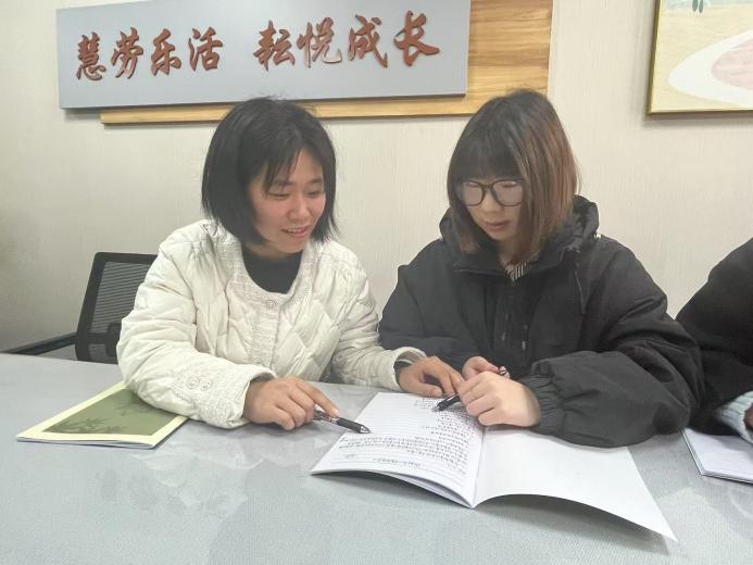 250227研思共审议 后议继前行——栖霞幼儿园翡翠天悦园小班年级组课程审议活动_html_3f402da.jpg