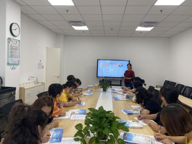 【枫香栖幼】走进幼儿 学会观察 ——栖霞幼儿园翡翠天域园观察教研组教研活动（一）