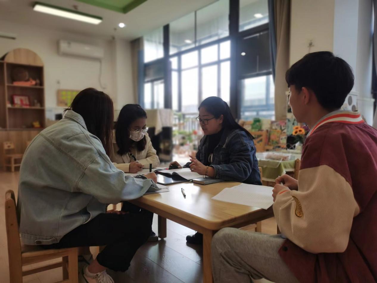 【枫香栖幼】聚焦课程审议 助力师幼成长  ——栖霞幼儿园翡翠天域园大班年级组课程审议活动