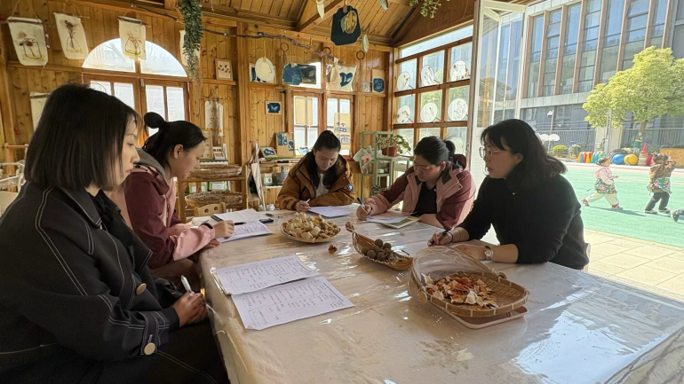 250321聚焦集体教学活动 助力高效教学——栖霞幼儿园翡翠天域园园本研训活动_html_19986d34.png