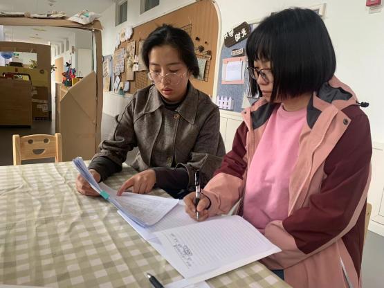 230420立足儿童视角 乐享劳动成长——记栖霞幼儿园翡翠天悦园中班年级组劳动主题月班本主题活动审议_html_2e107a91.jpg