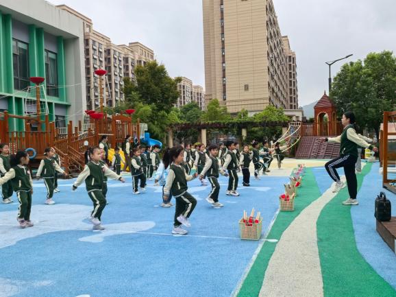 【枫香栖幼】趣享早操 悦享成长  ——栖霞幼儿园石埠湾园早操评比活动