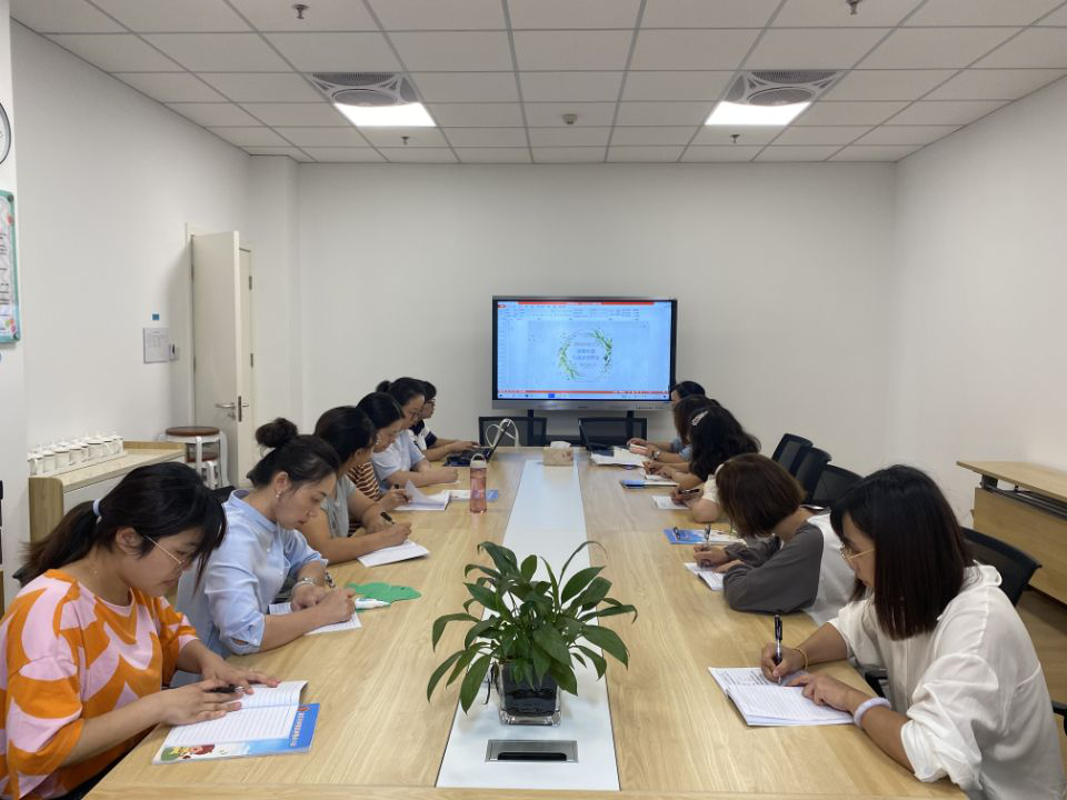 【枫香栖幼】立足儿童 以研促教 ——栖霞幼儿园翡翠天域园观察教研培训活动（二）