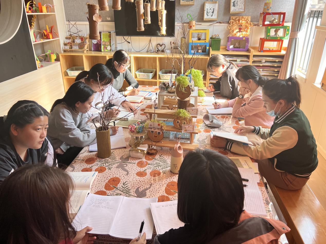 【枫香栖幼】寻找秋天 感受自然——记栖霞幼儿园翡翠天域园课程审议专题会议