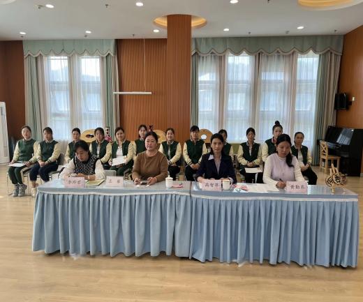 231020匠心润于行 专业精于心——栖霞幼儿园翡翠天域园保育老师技能大赛_html_m629304ba.jpg
