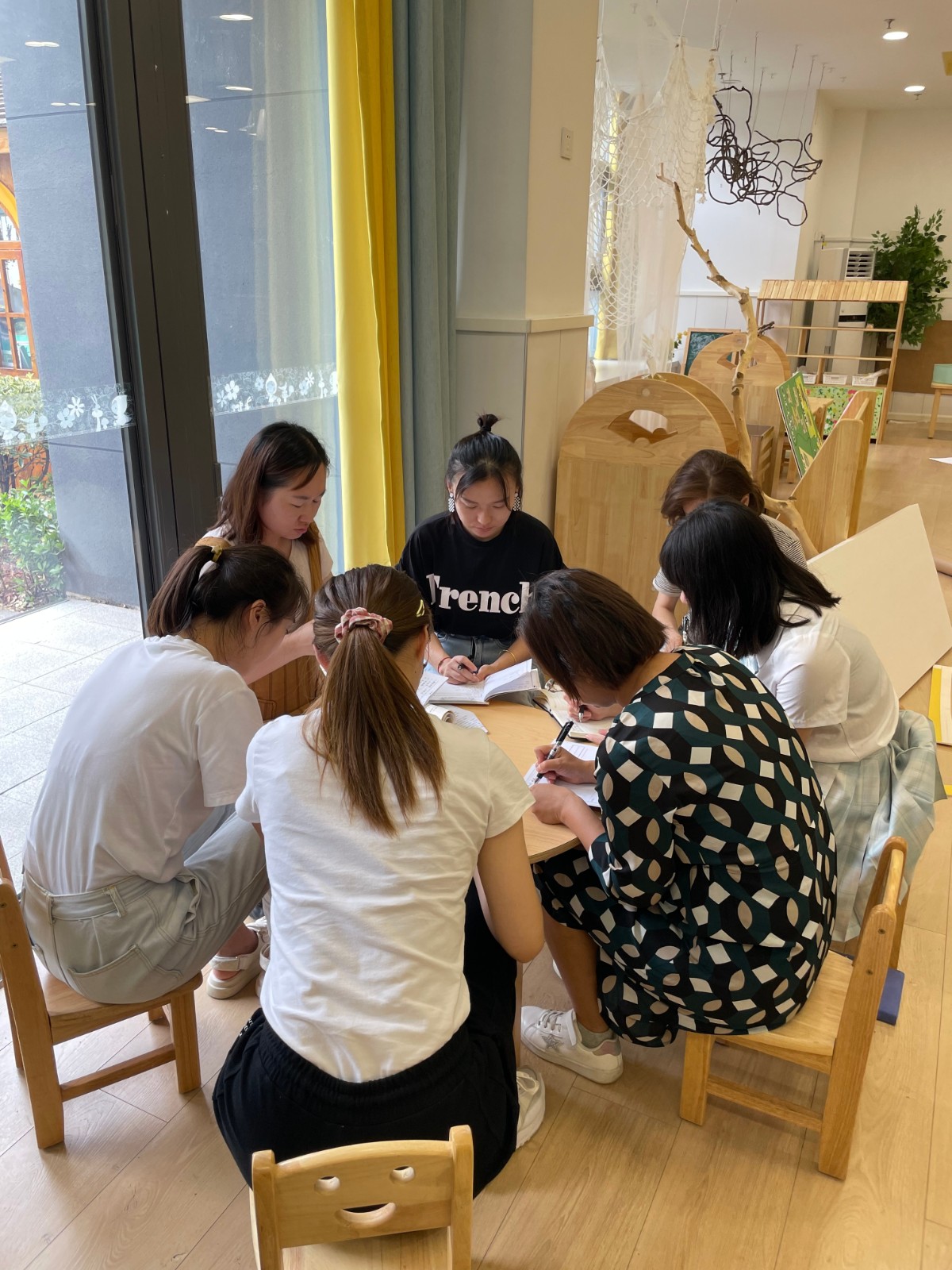 【枫香栖幼】精进审议  开启美好  ——暨栖霞幼儿园翡翠天域园小班年级组《高高兴兴上幼儿园》课程审议