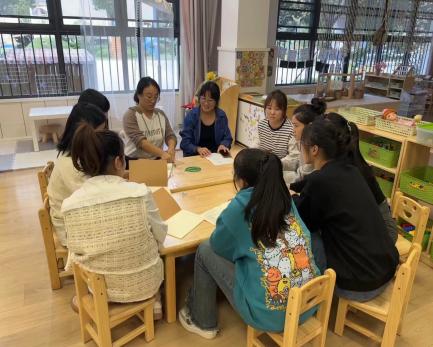 231010聚焦课程审议 推动主题开展--栖霞幼儿园翡翠天悦园小班年级组课程审议活动_html_m4f703270.jpg