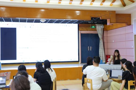 240830学习信息技术 提升专业素养——栖霞幼儿园清校云成长档案平台学习与操作培训活动_html_m6cb9ec76.jpg