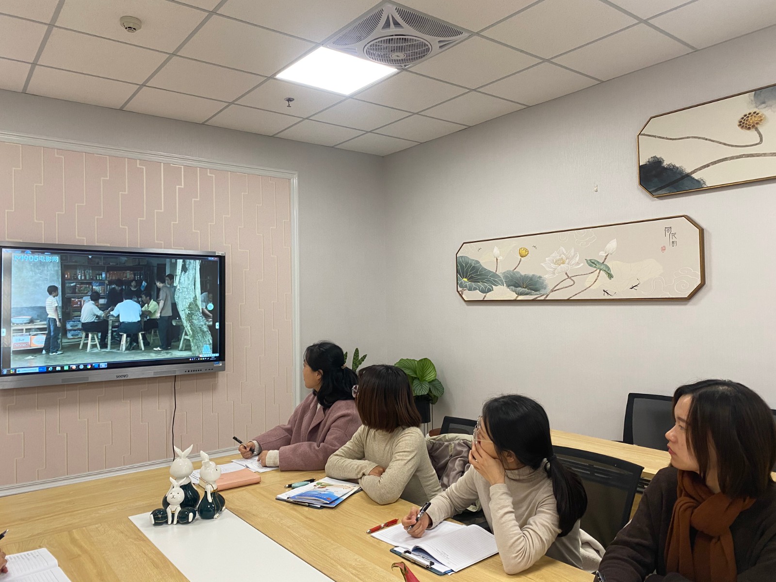 【枫香栖幼】栖霞幼儿园翡翠天域园教职工  观看青少年法制教育电影《遥望南方的童年》