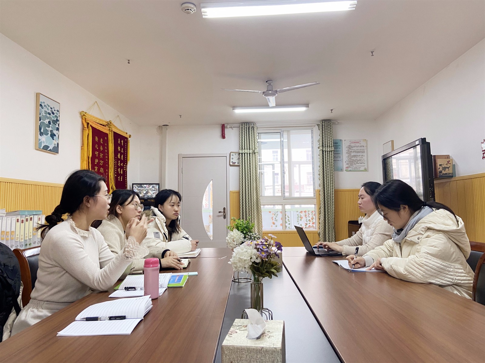 【枫香栖幼】共商 共研 助力活动开展 ——栖霞幼儿园红枫园课程中心组教研活动(六)