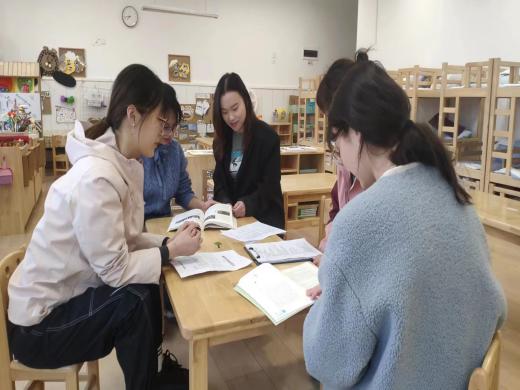 【枫香栖幼】聚焦课程 且思且行  ——栖幼翡翠天域园中班年级组课程审议研讨活动