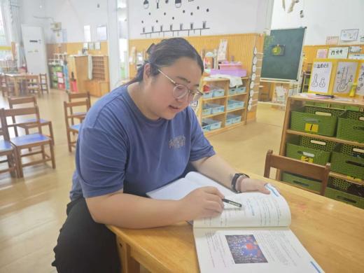 2501013聚焦班本课程 精准护航成长——栖幼红枫分园大班课程审议活动(二) 万紫薇_html_5dd9db38.jpg