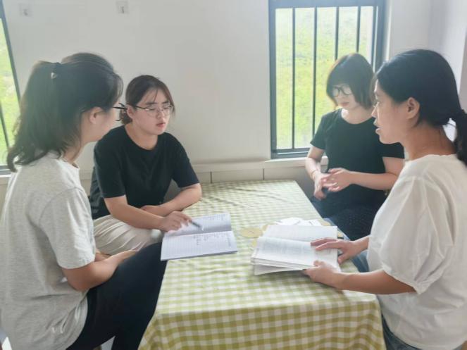 250925聚焦课程审议 共筑成长基石——栖霞幼儿园翡翠天悦园中班年级组课程审议活动_html_m1d302ca6.jpg